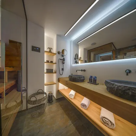 Luxury Mountain With Private Sauna And Underground Parking Apartament