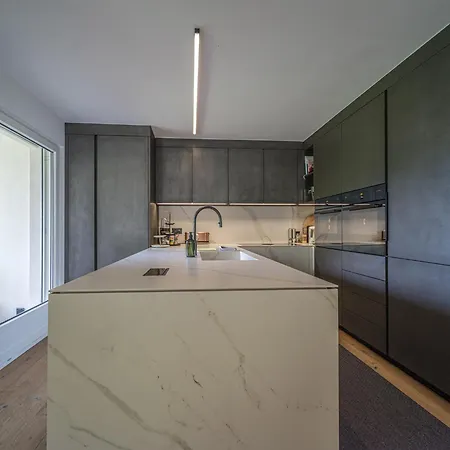 Luxury Mountain With Private Sauna And Underground Parking Apartment