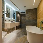 Luxury Mountain With Private Sauna And Underground Parking *
